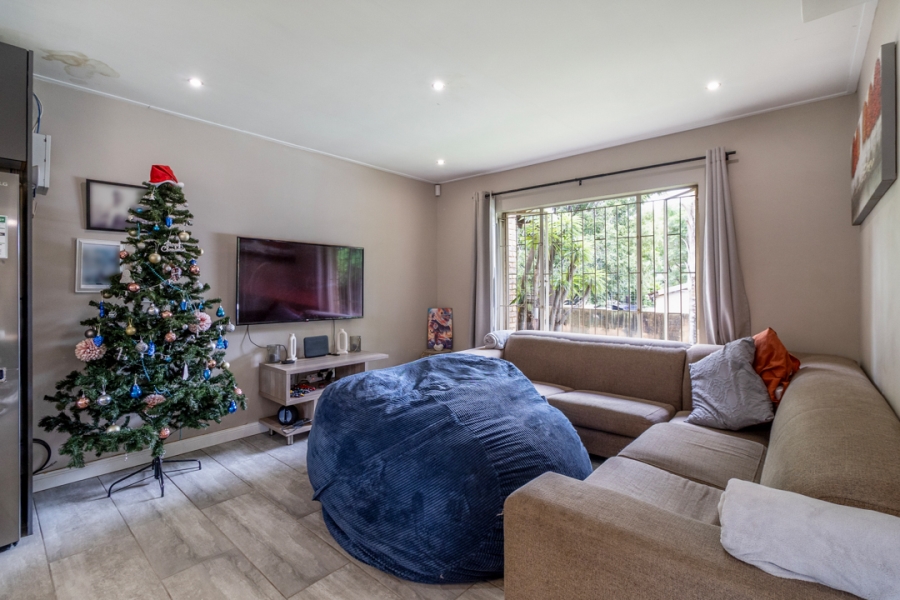 8 Bedroom Property for Sale in Ifafi North West